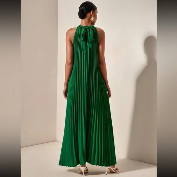 NEW PLUS ❤️‎ / Regular Size -  Elegant Green Halter Maxi Dress - Picture 3 of 10